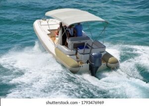 pontoon boat cruising
